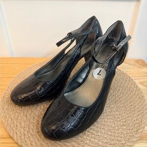 Sam & Libby Black‎ Embossed Animal Patent Heel
